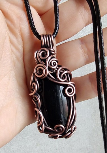 Colier Piatra Obsidian Negru pandantiv cupru montat manual si antichizat